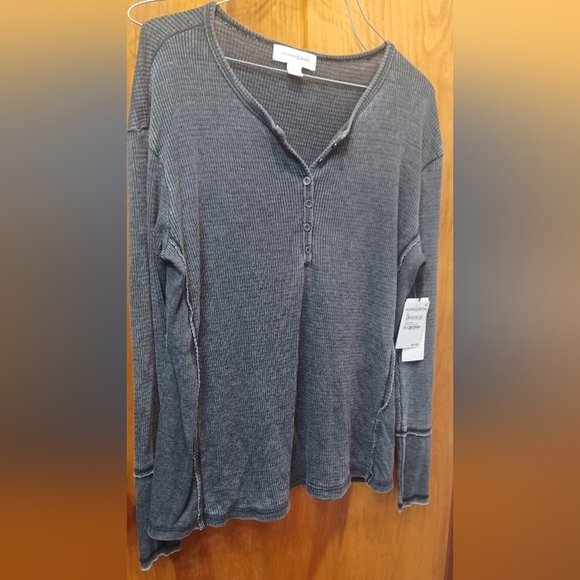 Treasure & Bond Women's Washed Henley in Black, Size S - Picture 9 of 16